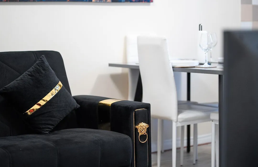 2 Bedroom Limited-Time Offer For Long Stays Near City Airport-1