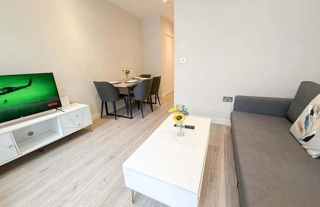 Modern 1-Bedroom Flat With Wifi, Dryer, Washer Near Elephant & Castle, Borough & South Bank By Nournest Apartments-1