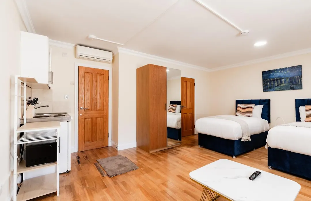 Warm Apartments In Queensway-1
