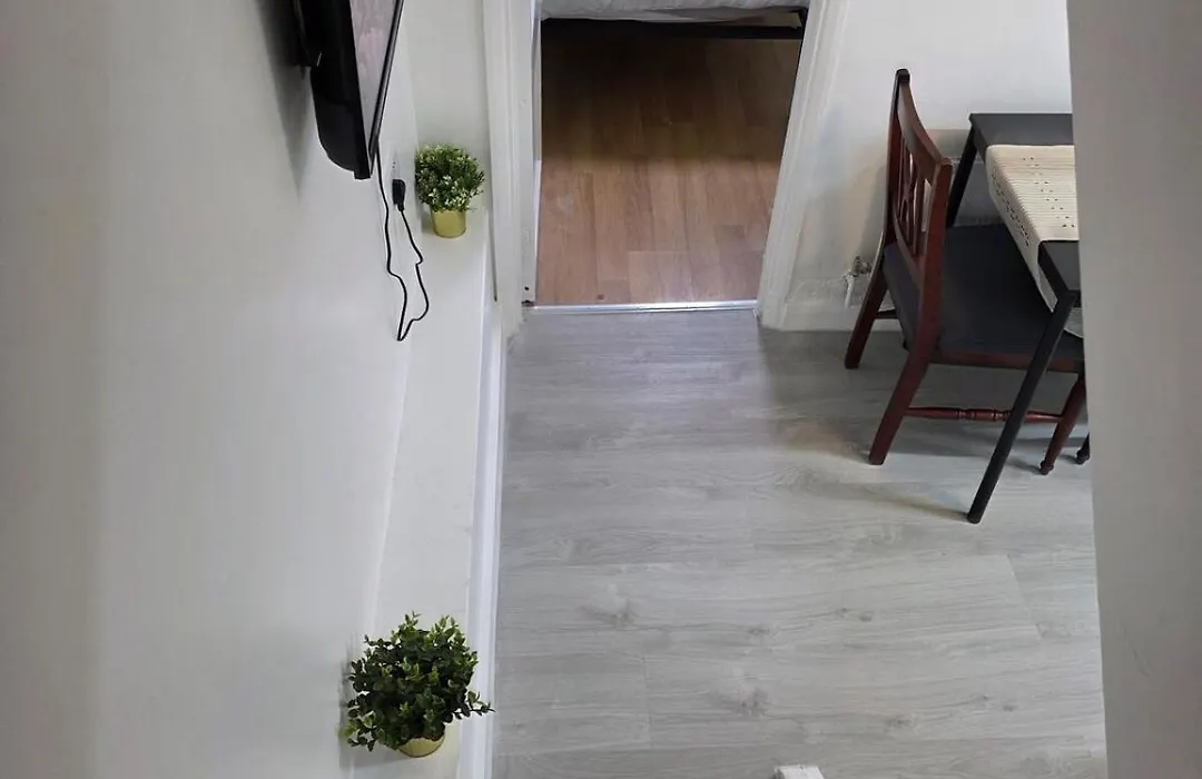 Private Basement Flat-1