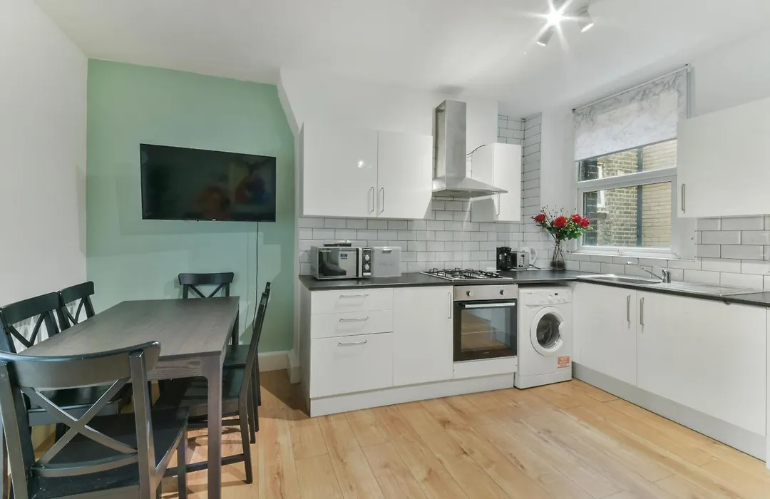 Amazing 2 Bedrooms Flat In Dalston-1