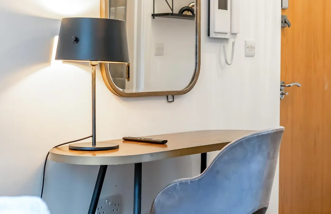 Urban Elegance Luxury Living With Kitchenette-1
