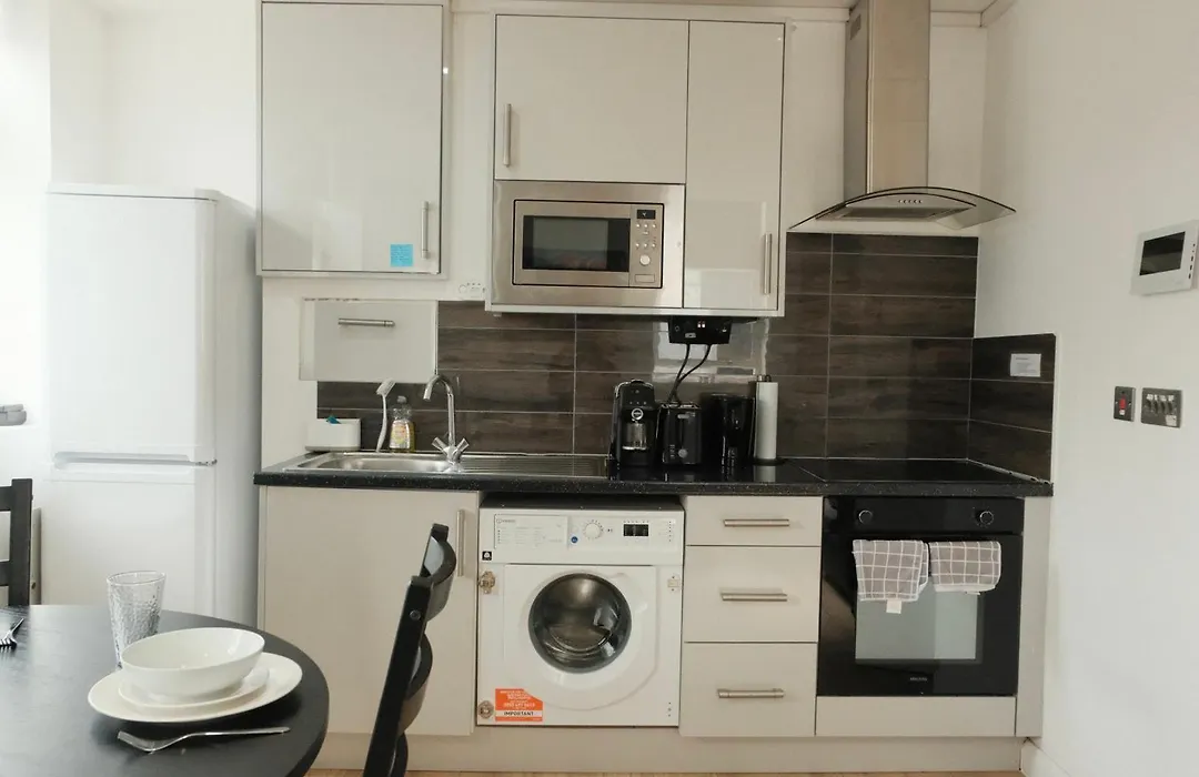 Amanah Properties - Spacious Zone 1 Apartment For Friends & Families, Sleeps 5-1