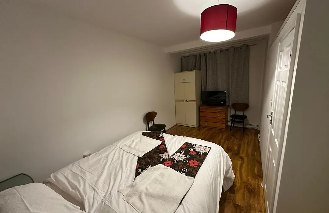 Comfortable Ensuite Room, Near Brick Lane, Close To Metro-1
