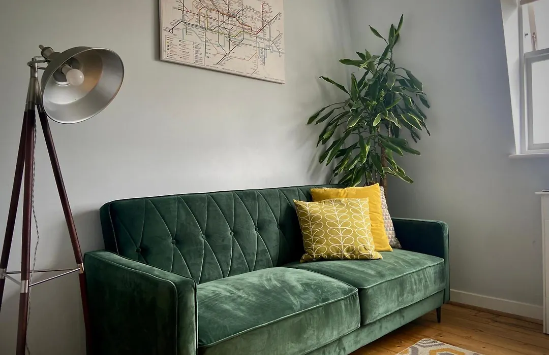 Luxurious 1-Bedroom Flat In Kensington Olympia-W14-1