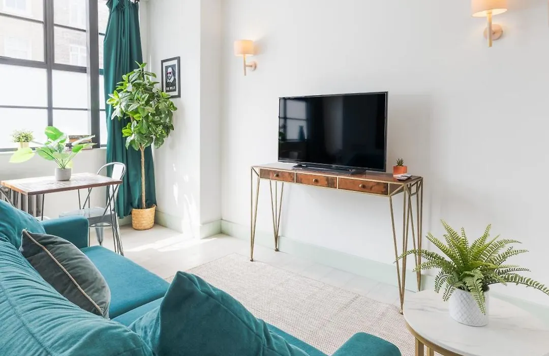 Cute 1-Bedroom Ground Apartment In Stoke Newington-1