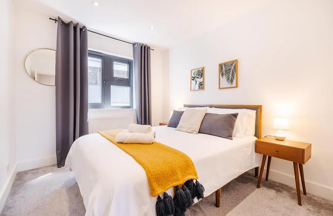 2 Bed Flat West Kensington/Fulham-1