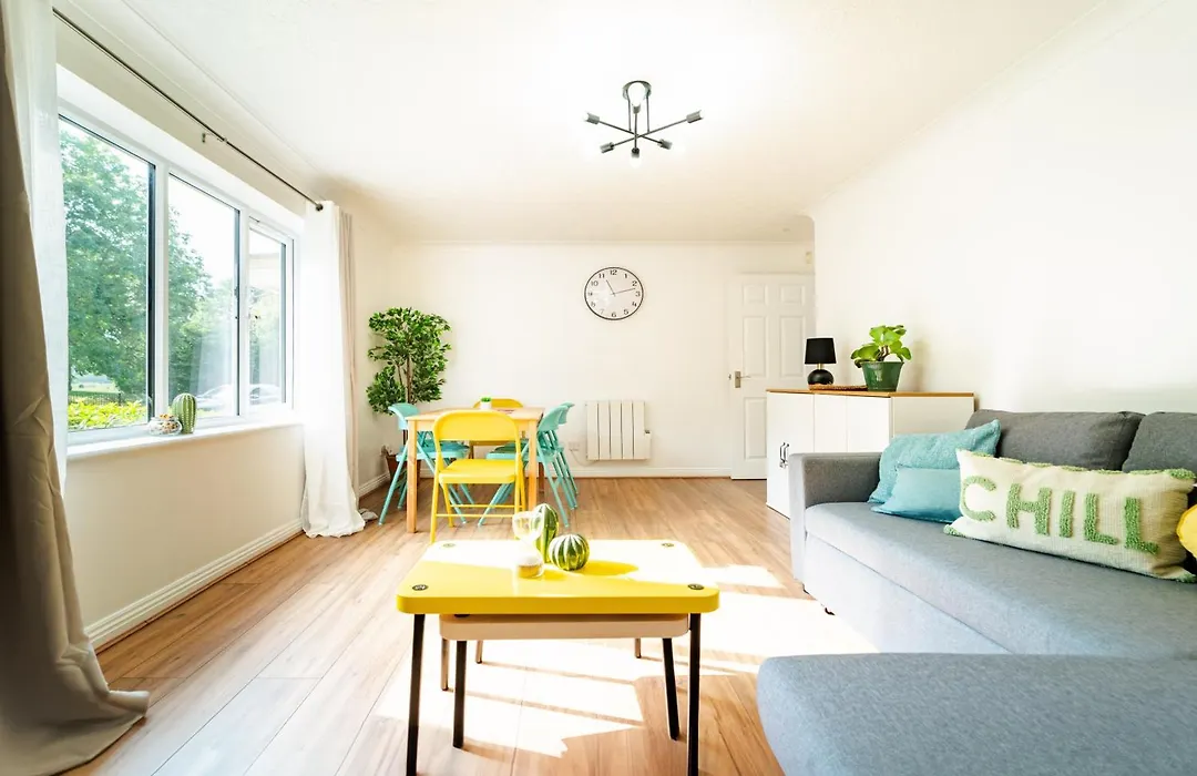 Cosy 2 Bedroom 2 Bathroom Apartment, Sleeps 6, Park View, Free Parking, Walk To Borough Market, Elephant & Castle, Tower Bridge-1