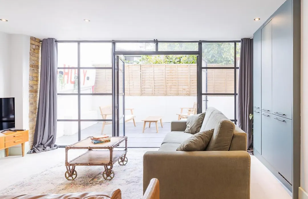 Hackney 1 Bed Garden Flat-1
