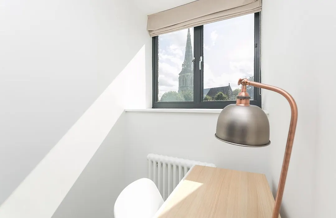 Luxe 2 Bed - 20 Minutes From Central London-1
