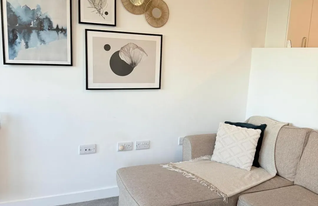 Modern 1-Bed Flat, Sleeps 4-1