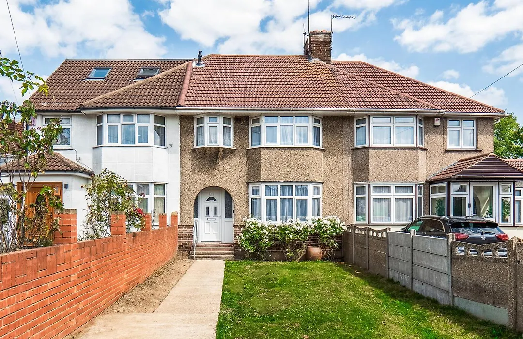 Family 4-Bed Wembley Stadium Home - Parking & Long Stays-1