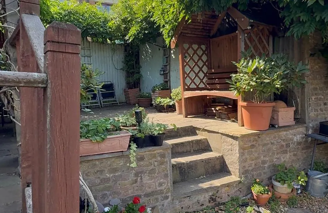 Amazing Location - City Of London- 2 Bedroom Stunning Canal View House With Private Garden,Parking & Balcony-1