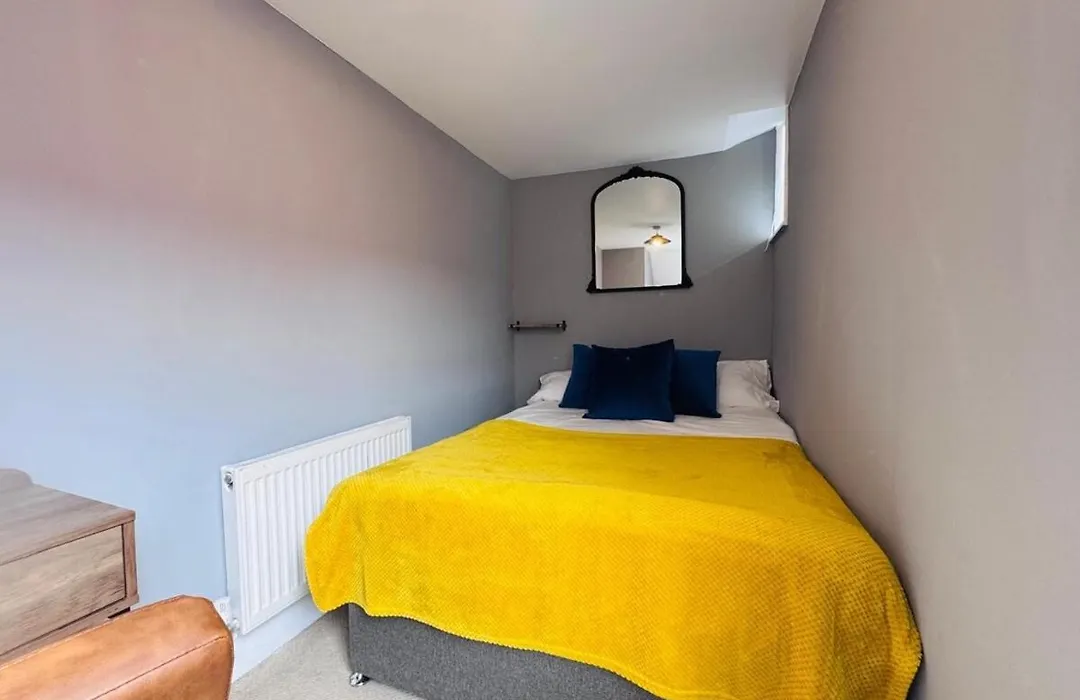 Stylish & Cosy 2 Bedrooms Mews-1
