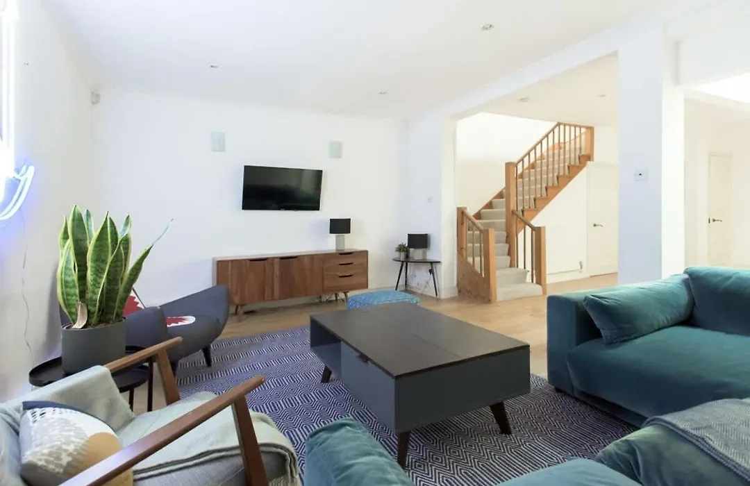 The Harrods Mews - Modern 4Bdr With Rooftop Terrace-1