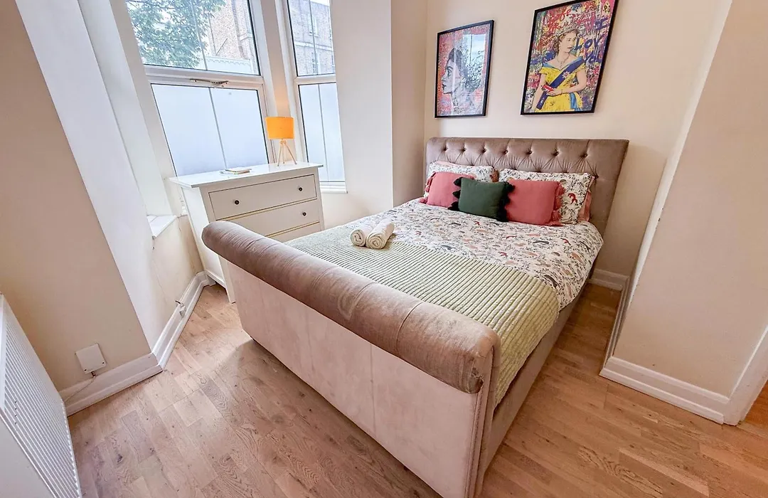 Cozy 1-Bdr Finsbury Park Apt With Mini Garden, Paid Parking Near Emirates Stadium & Islington By Staylio London-1