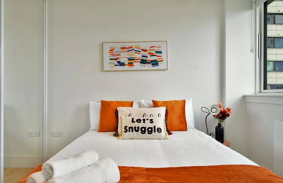 Large Cosy Studio Apartment Next To Stadium With Gym-1