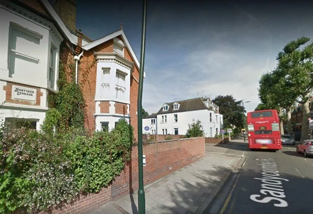Kew Studios And Rooms-1
