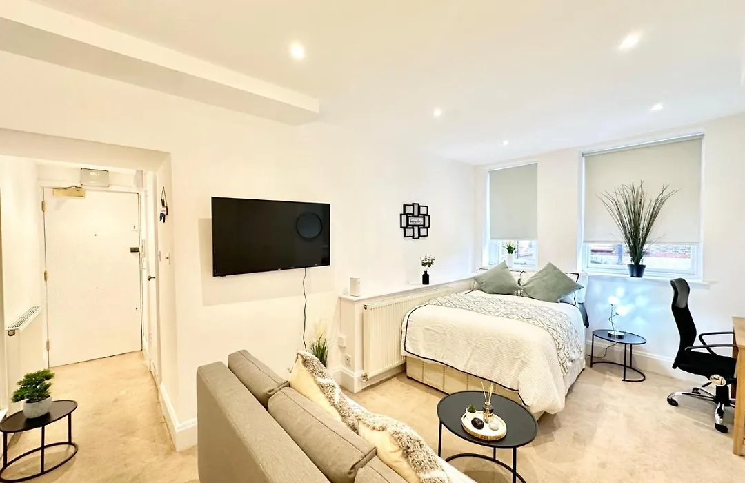 Luxury Family Apartment In London-1