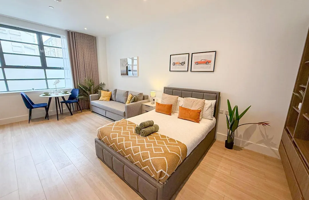 3-Bdr With Balcony And 7 Ac Studio Apartments In Marylebone Near Regents Park & Baker St By Staylio London-1