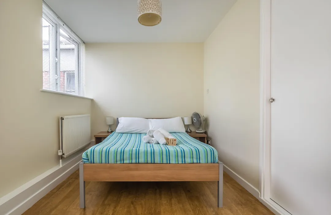 Lse Carr-Saunders Hall-1