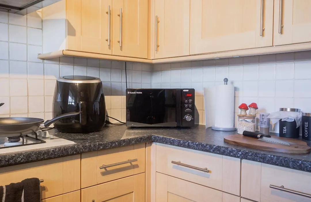 Spacious 4Br Home In Southfields - 5 Beds, Wifi And Parking-1
