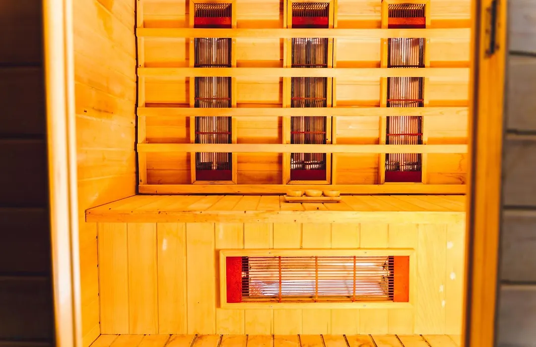 Tranquilhaus! 3Br Retreat With Spa Saunas, Hot Tub & Garden Cinema-1
