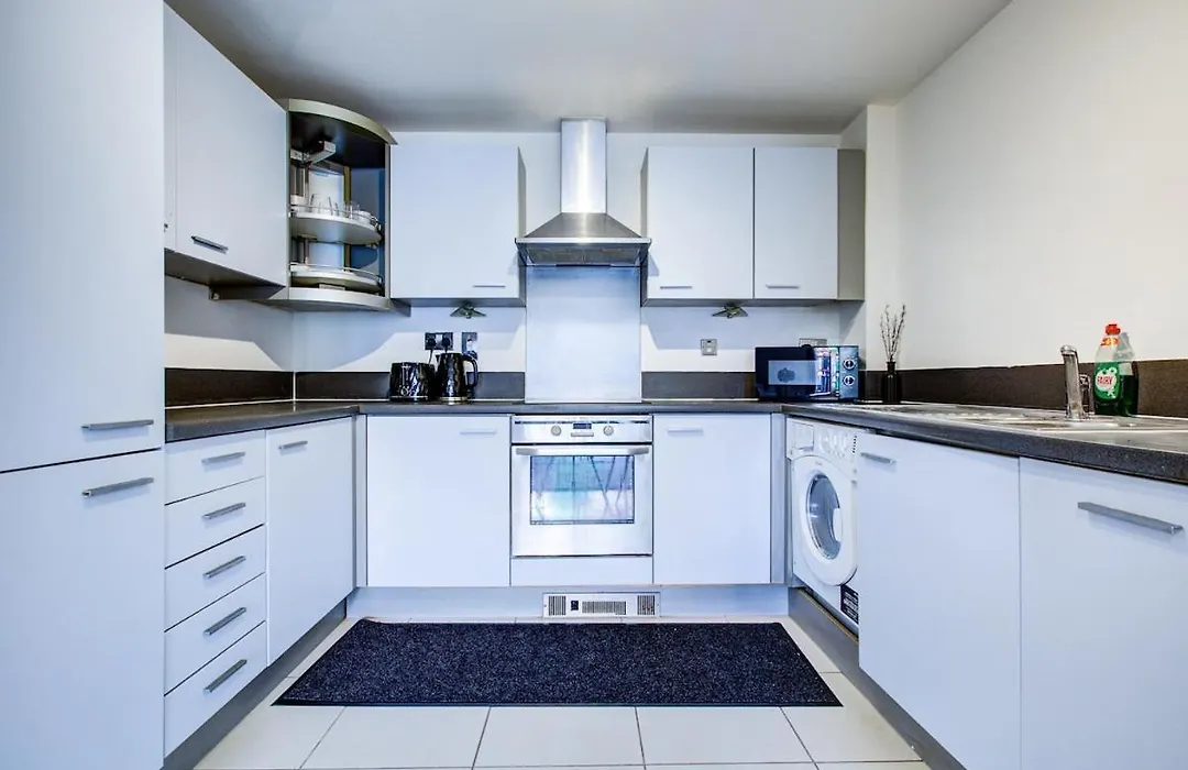 Luxury Apartment In Stratford-1