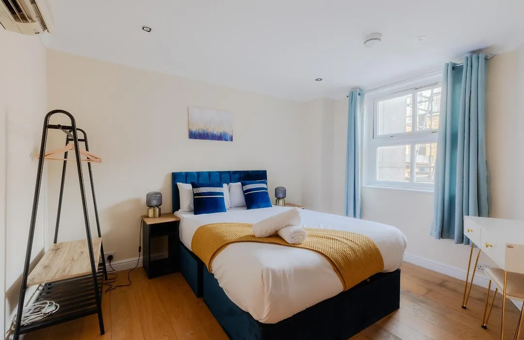 Comfy Apartments In Queensway-1