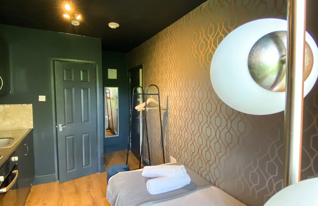 Holland Rd Studios Close To Olympia London-1