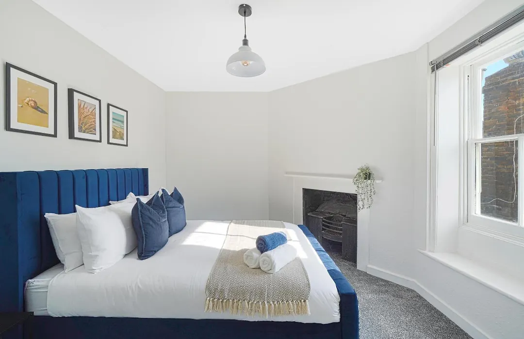 Premium Luxe Spacious 3 Bedroom Apartment West London Perfect For Families And Conctrators-1