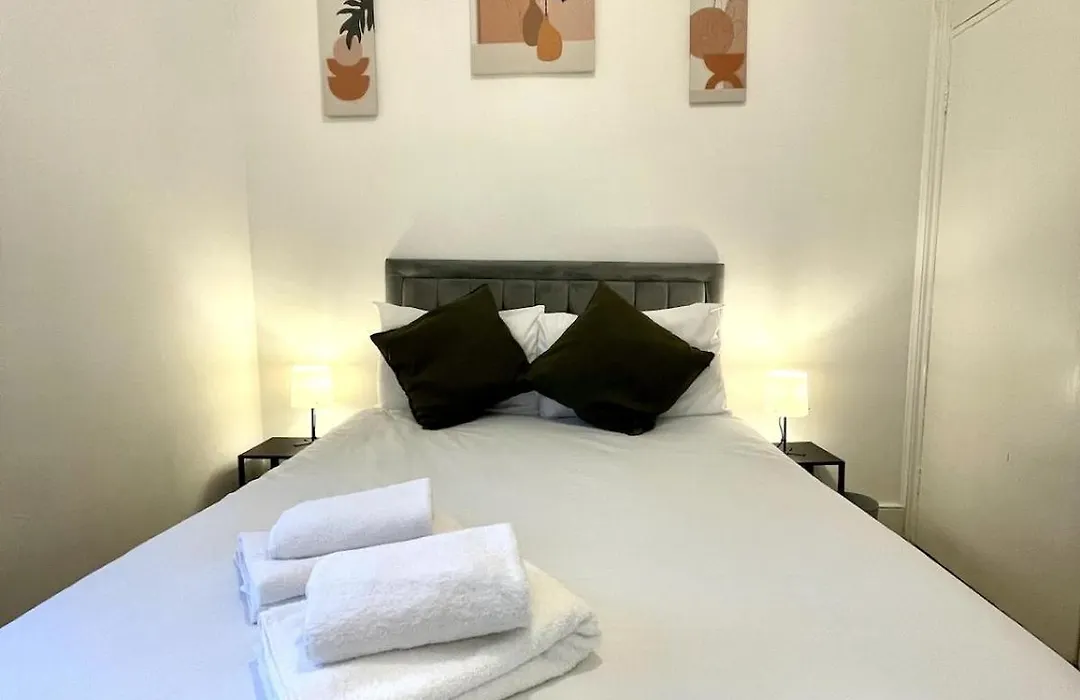 Chic 1-Bed Flat With Terrace In Notting Hill W10-1