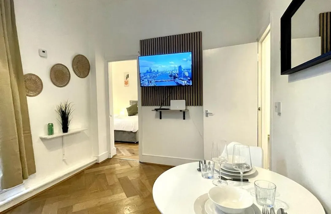 Chic 1-Bed Flat With Terrace In Notting Hill W10-1