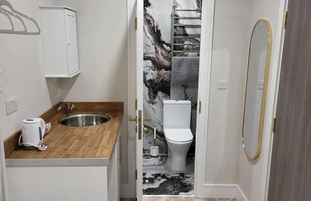 Clapton Deluxe Private Studios Modern Living Self Check-In Fast Central London Access-1