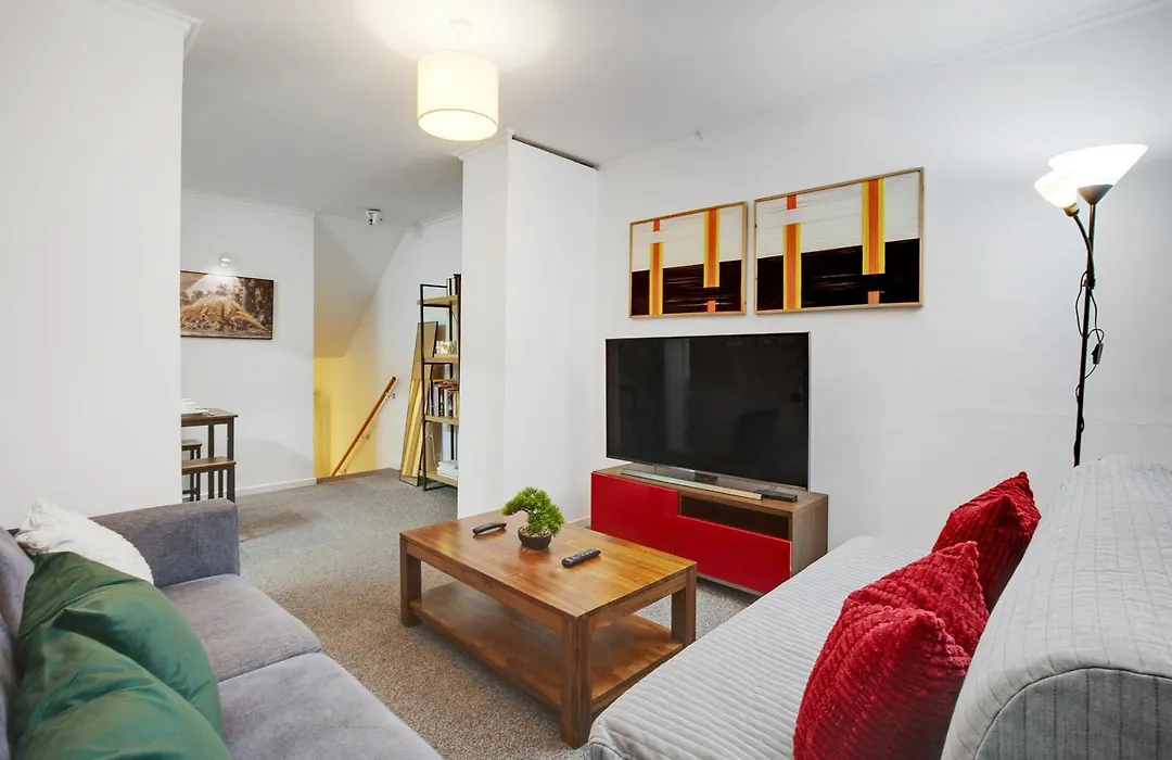 Central London 2-Bed Flat - 6Min To Victoria Station-1