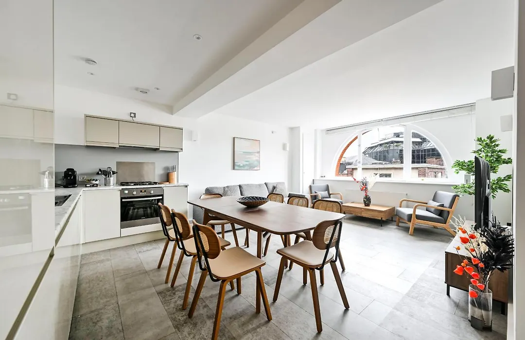 Shoreditch Comfortable 3 Bed Apartments-1