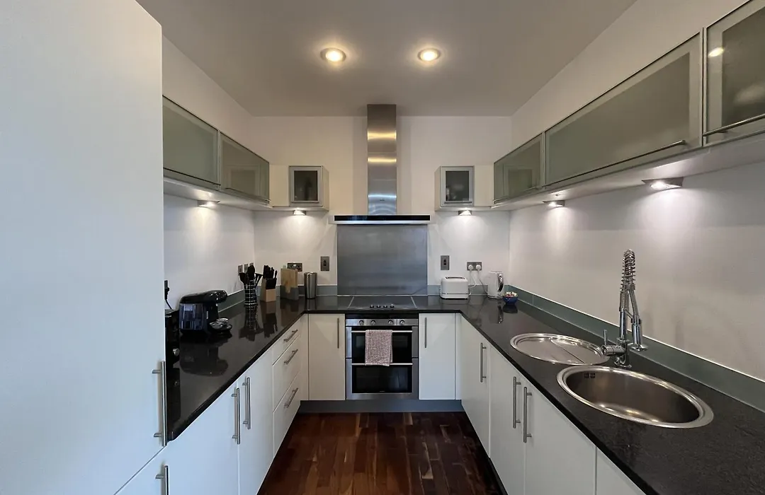 Penthouse Canary Wharf - Free Wifi-1
