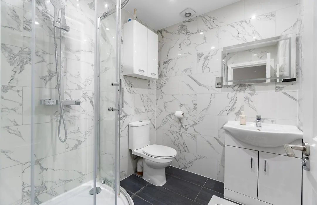 2 Bedroom House,Brownhillrd Se6-1