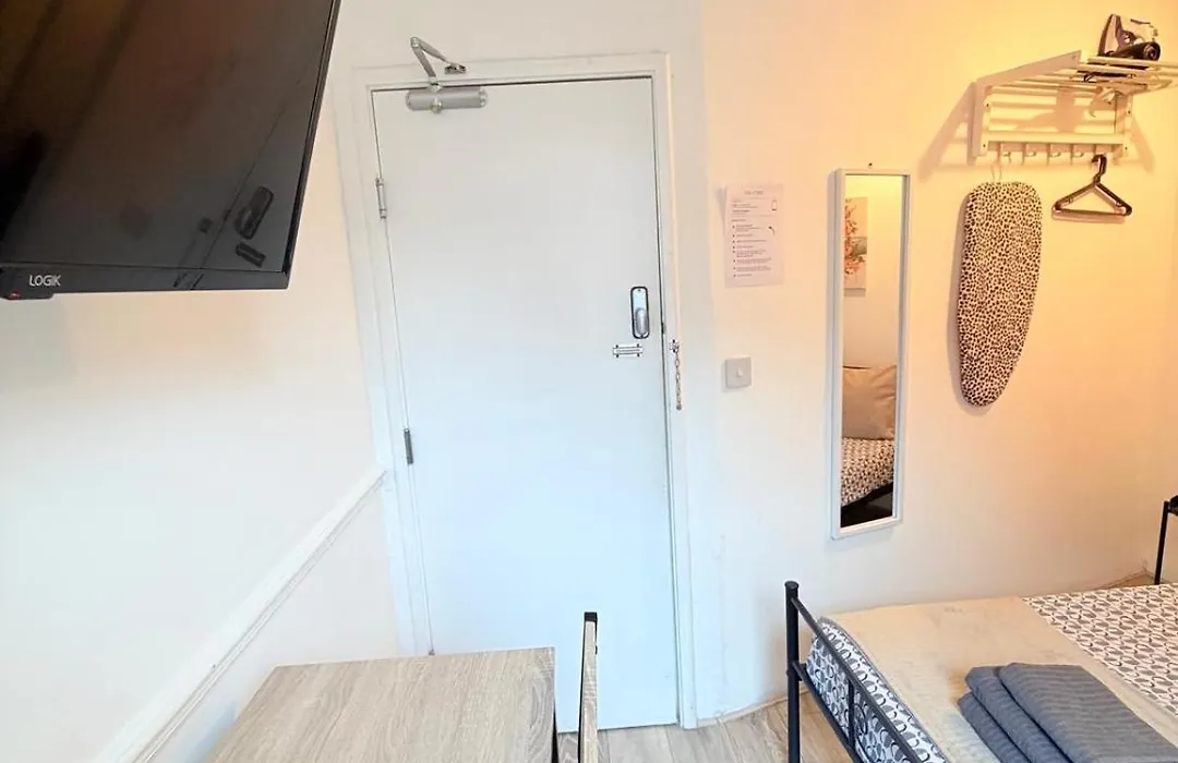 Wandsworth Guest Rooms 64-1