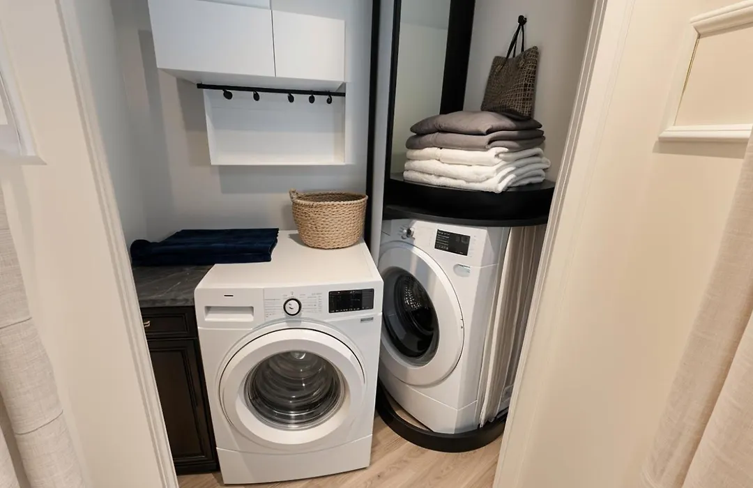 Spacious 4-Bed Townhouse With Parking-1