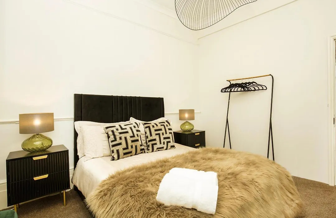 Luxe 4Br Retreat-1