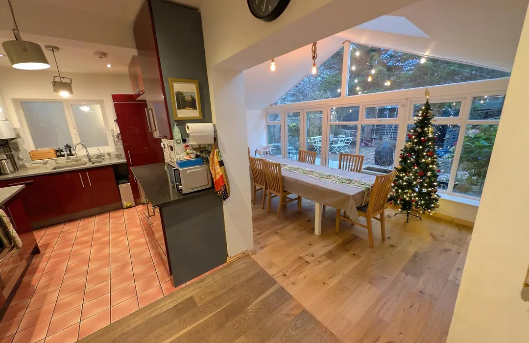 4Bedrooms House Sleeps14 Garden&Parking Ably Stays-1