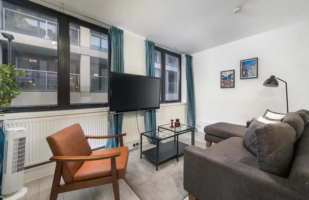 2 Bedroom Serviced Apartment, Barbican & Old Street, Sleeps 4-1