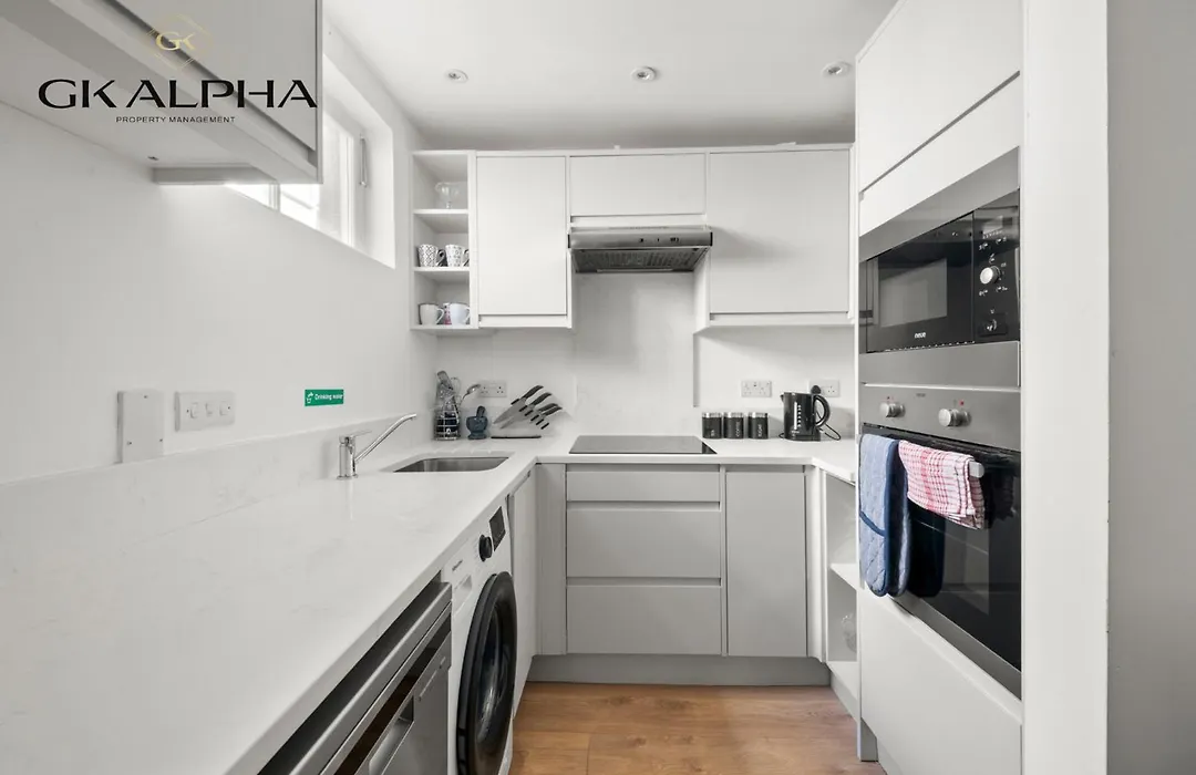 Modern 2-Bedroom Mews Home With Ultra Fast Wifi Near Paddington Station And Hyde Park - Sleeps 5 - Perfect For Vacation Stays-1