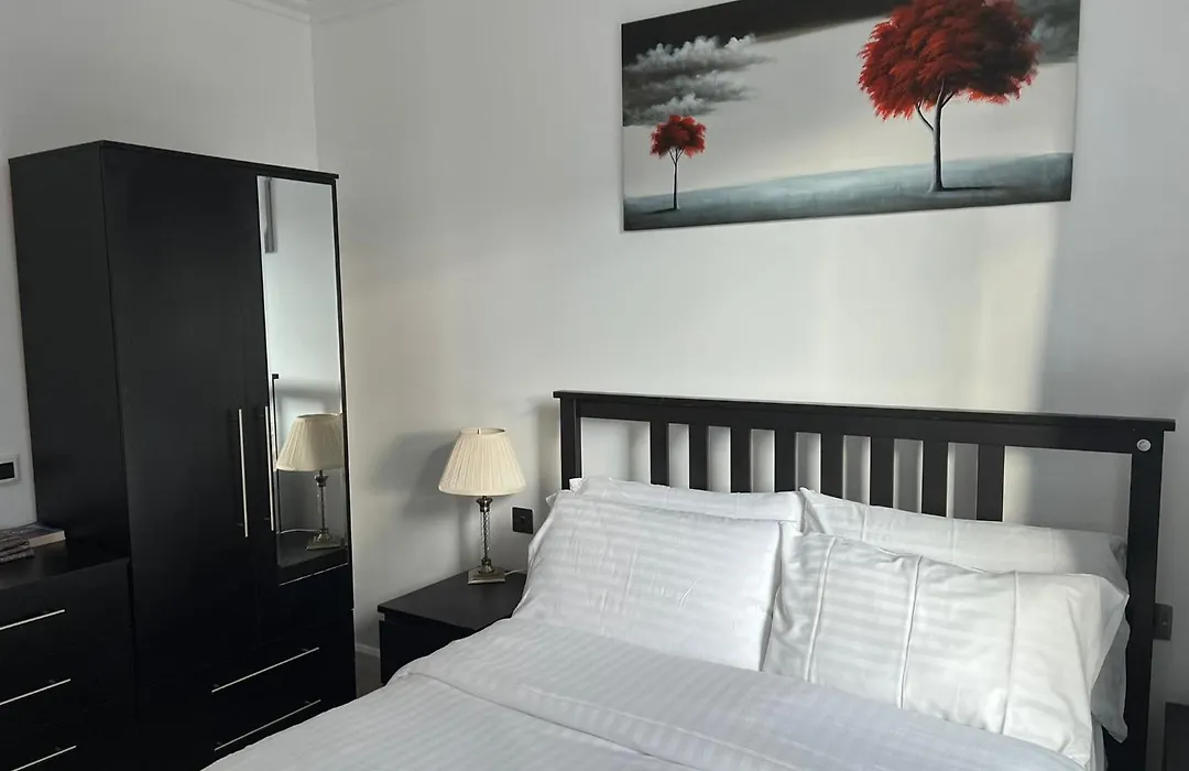 Canary Wharf - Luxury Apartments-1
