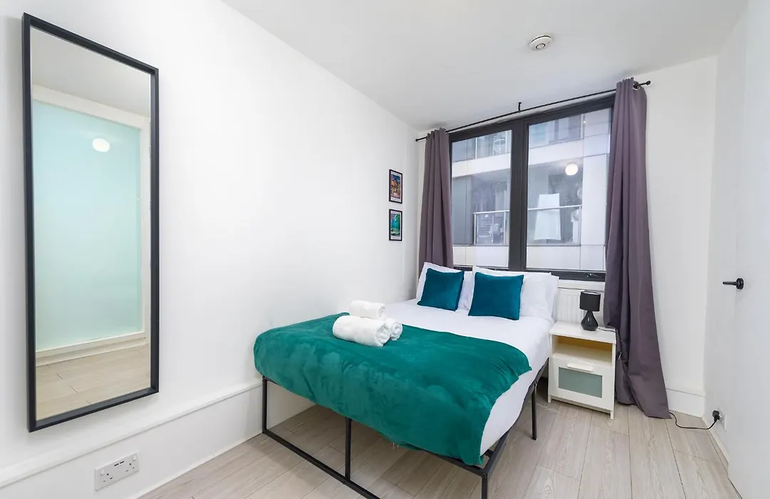 2 Bedroom Serviced Apartment, Barbican & Old Street, Sleeps 4-1