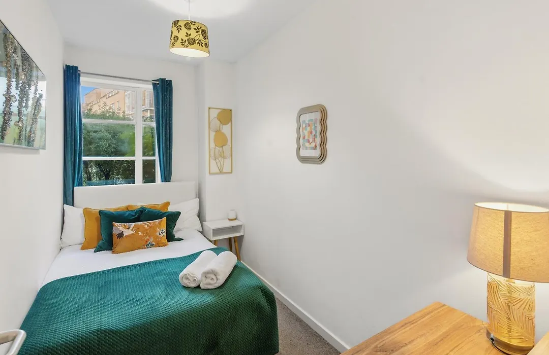 Luxury 2Br Riverside Apartment In The Heart Of Canary Wharf-1