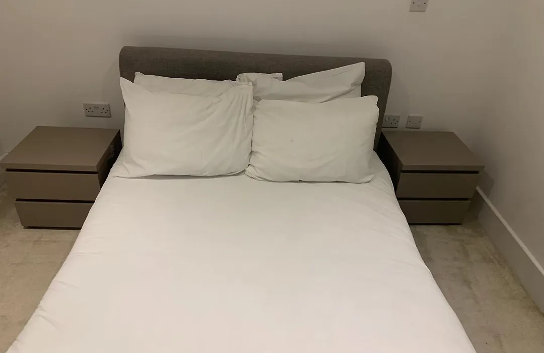 Modern 2 Bedroom Apt With Easy Access To Central London, O2, Excel Centre And Parking-1