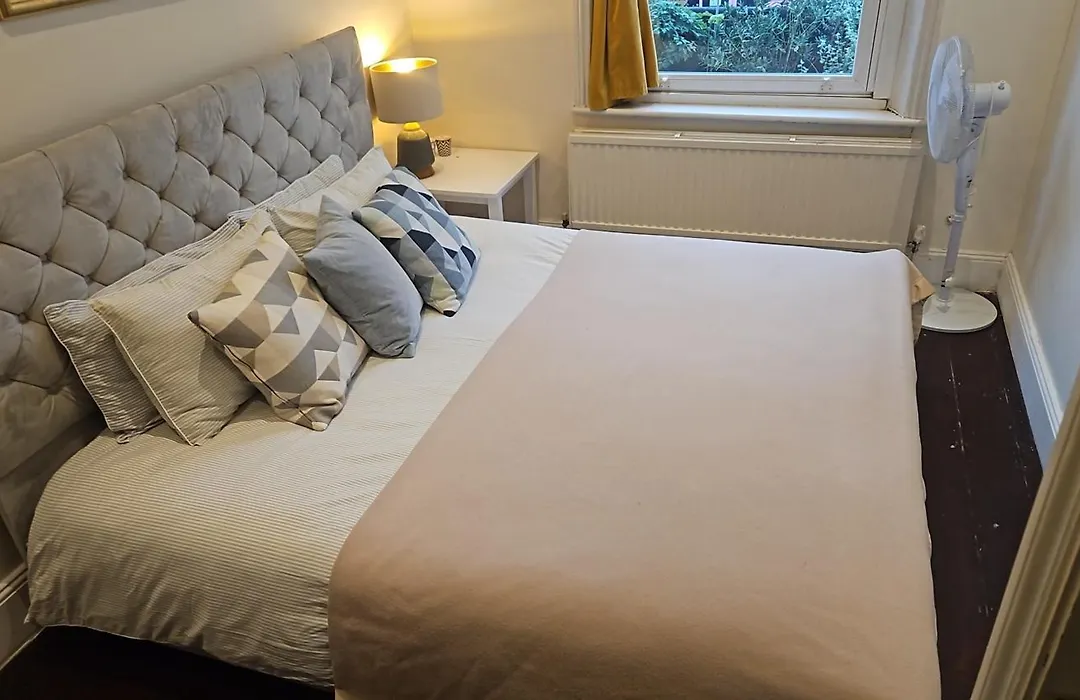 Lovely Apartment In Barnes And Garage-1