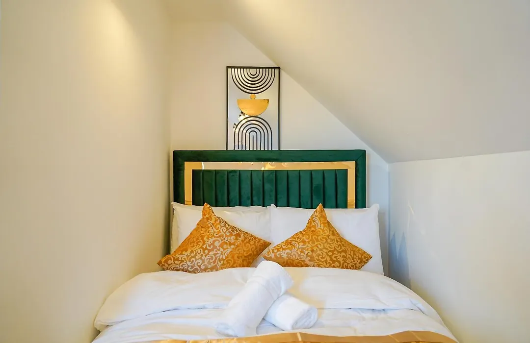 New Luxurious Stunning Block Apartments In Central London-1